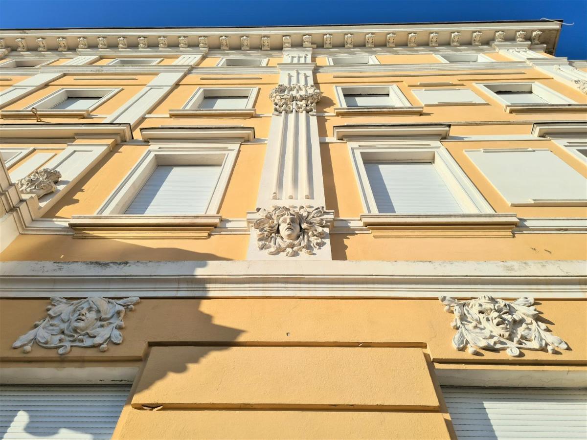 Tom'S Luxury Apartment Zadar, Branimirova Obala Экстерьер фото